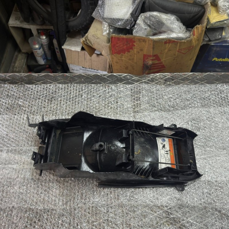 HONDA CBR 125 KOLTUK ALT CAMURLUK CIKMA ÜRÜN HONDA CBR 125 KOLTUK ALT CAMURLUK CIKMA ÜRÜN, Çıkma Parça %f