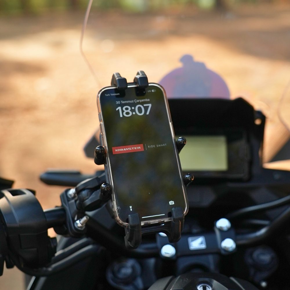 Knmaster TT860 Titreşim Engelleyicili Tüm Motosikletlere Uyumlu Telefon Tutucu (Kamera Bağlantılı)